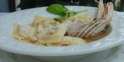 Шаг 9: равиолей с лангустинами и цукини в густом бульоне