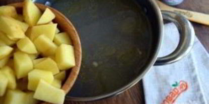 Шаг 1: супа иза щавелей ны куринома бульоне