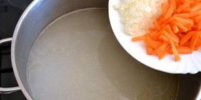 Шаг 1: супа на курином бульоне