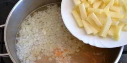 Шаг 2: супа на курином бульоне