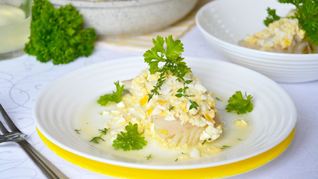 Рецепт Трески по-польски на рыбном бульоне с корнем сельдерея