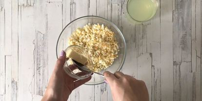 Шаг 5: трески по-польски на рыбном бульоне с корнем сельдерея