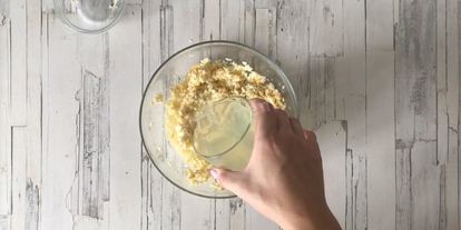 Шаг 6: трески по-польски на рыбном бульоне с корнем сельдерея