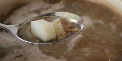 Шаг 2: быстрого супа с сосисками и гречневыми хлопьями