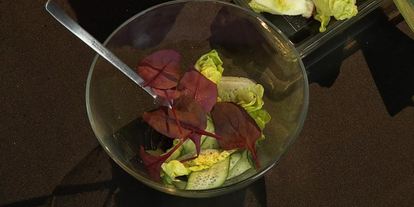 Шаг 3: гаспачо с зеленым салатом