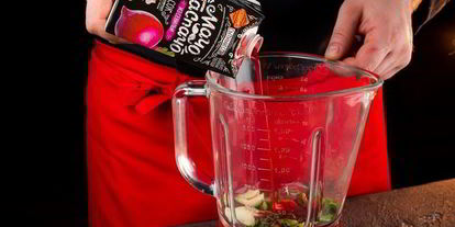 Шаг 2: свекольного гаспачо с козьим сыром