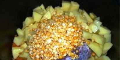 Шаг 2: горохового супа с колбасой в мультиварке