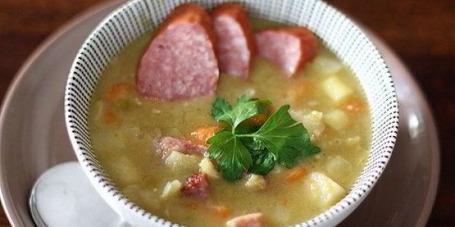 Рецепт горохового супа с колбасой