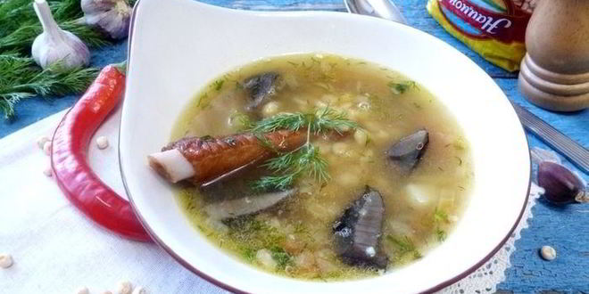 Рецепт Горохового супа с копченостями и лесными грибами