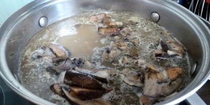 Шаг 3: горохового супа с копченостями и лесными грибами