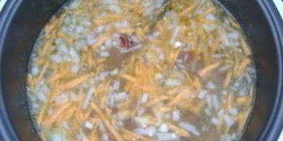 Шаг 2: горохового супа с копчеными ребрышками в мультиварке