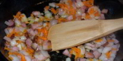 Шаг 1: горохового супа с салом