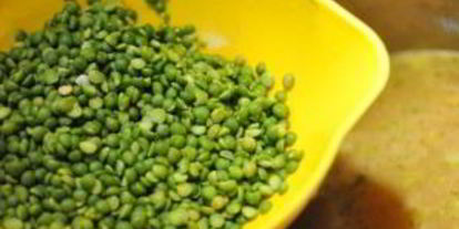 Шаг 2: простого горохового супа с копченостями