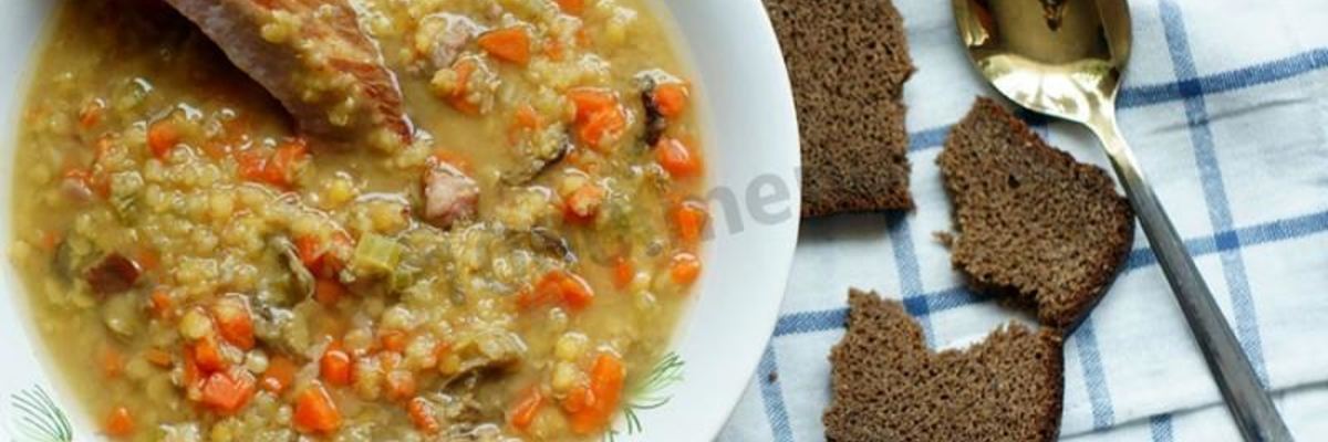 Рецепт Грибного супа с копчеными ребрышками и красной чечевицей