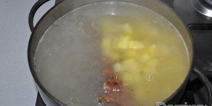 Шаг 1: картофельного супа с копченостями и сливками