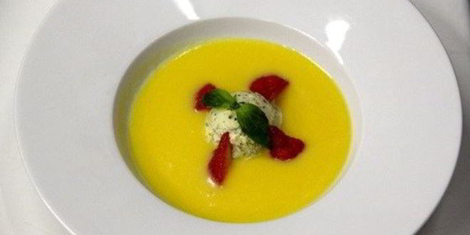 Рецепт холодного ананасово-кокосовый суп с мороженным из базилика
