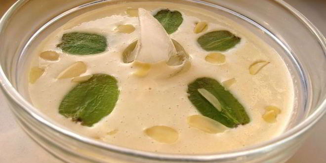 Рецепт Холодного миндального супа с чесноком и виноградом