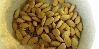 Шаг 3: холодного миндального супа с чесноком и виноградом