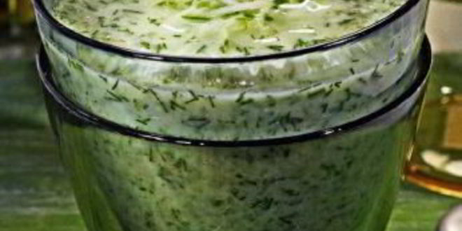 Рецепт Холодного супа из огурцов с копченой салакой