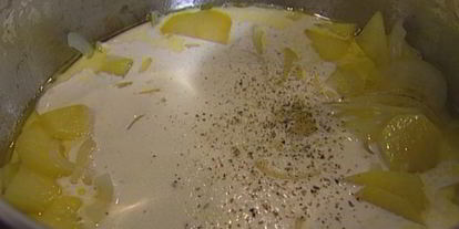 Шаг 3: холодного супа из огурцов с семгой и базиликом