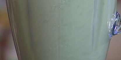 Шаг 4: холодного супа из огурцов с семгой и базиликом