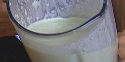 Шаг 5: холодного супа из огурцов с семгой и базиликом