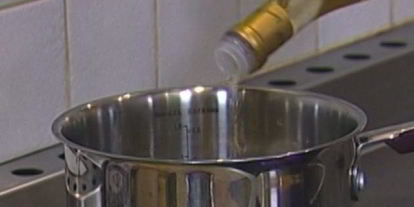 Шаг 7: холодного супа из огурцов с семгой и базиликом