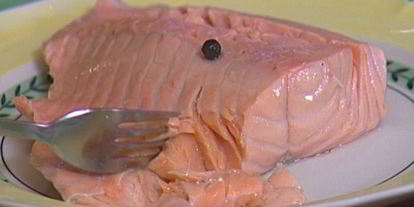 Шаг 9: холодного супа из огурцов с семгой и базиликом