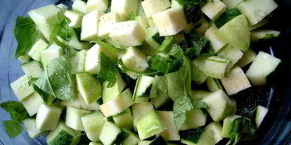 Шаг 2: огуречно-кабачкового холодный суп с моцареллой