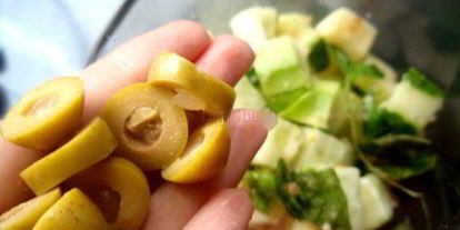 Шаг 4: огуречно-кабачкового холодный суп с моцареллой