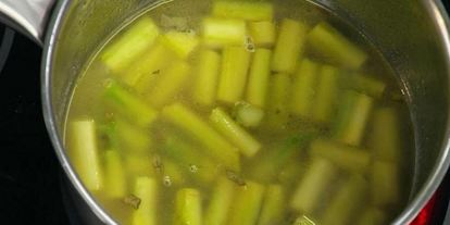 Шаг 3: супа-крема из спаржи с палтусом холодного копчения