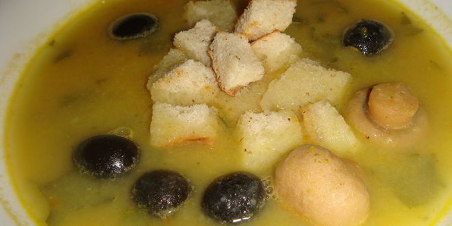 Рецепт Крема-супа с маслинами, шампиньонами, картофелем и мускатным орехом
