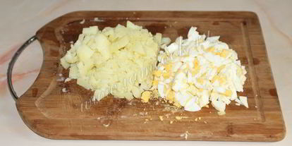 Шаг 2: окрошки на квасе с докторской колбасой