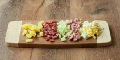 Шаг 1: окрошки ны минералке и сметан