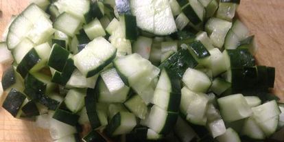 Шаг 2: окрошки с куриной грудкой и помидорами