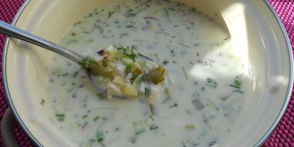 Шаг 4: окрошки с курицей и маринованными огурцами