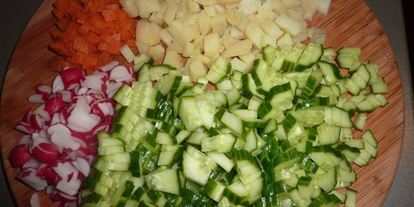 Шаг 1: окрошки с редисом и шпинатом