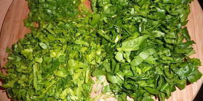 Шаг 4: окрошки с редисом и шпинатом