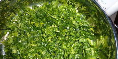 Шаг 5: окрошки с редисом и шпинатом