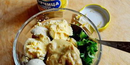 Шаг 5: окрошки сборной мясной в ледяной чаше