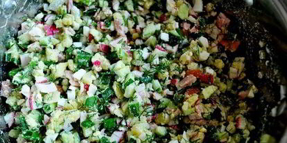 Шаг 6: окрошки сборной мясной в ледяной чаше