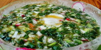 Шаг 7: окрошки сборной мясной в ледяной чаше