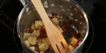 Шаг 1: минестроне с грибами и колбасками чорисо