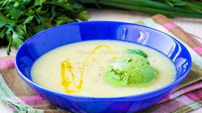 Рецепт Овощного крема-супа с мороженым из шпината и сметаны