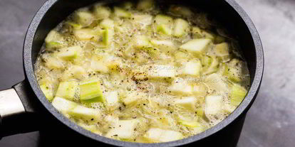 Шаг 7: овощного крема-супа с мороженым из шпината и сметаны