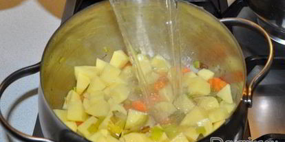 Шаг 3: овощного супа с луком-пореем