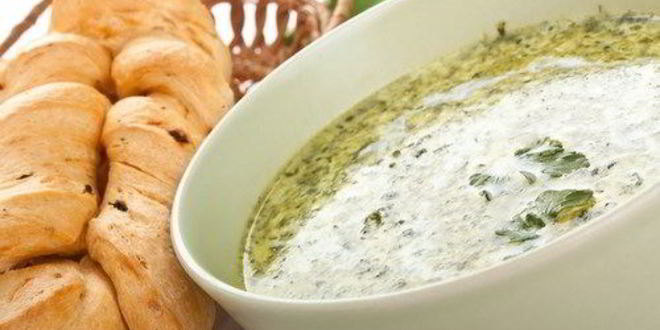 Рецепт овощного зеленого супа с сыром и черным перцем