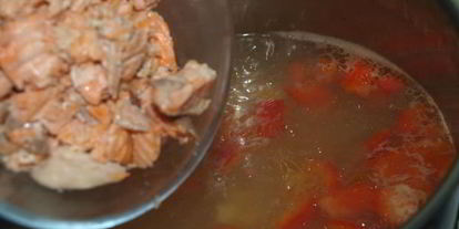 Шаг 6: супа из форели с плавленным сыром и овощами