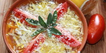 Шаг 3: запеченного овощной суп с горгонзолой и шалфеем