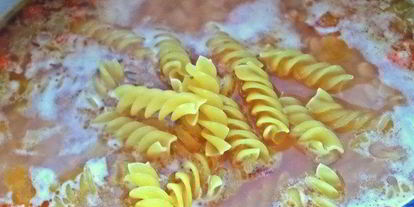 Шаг 5: чечевичной похлебки с фузилли